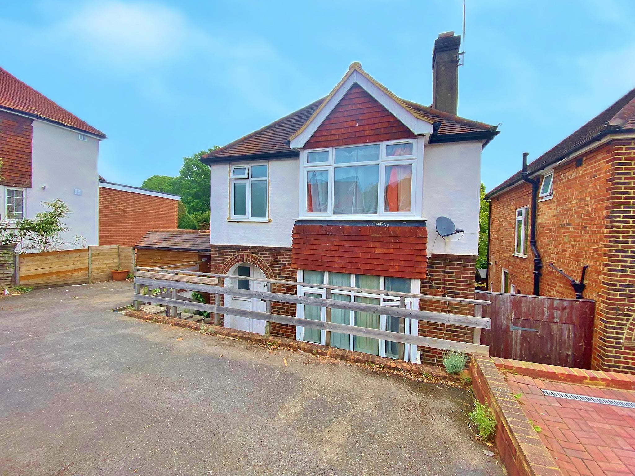 House Caxton Gardens in Guildford