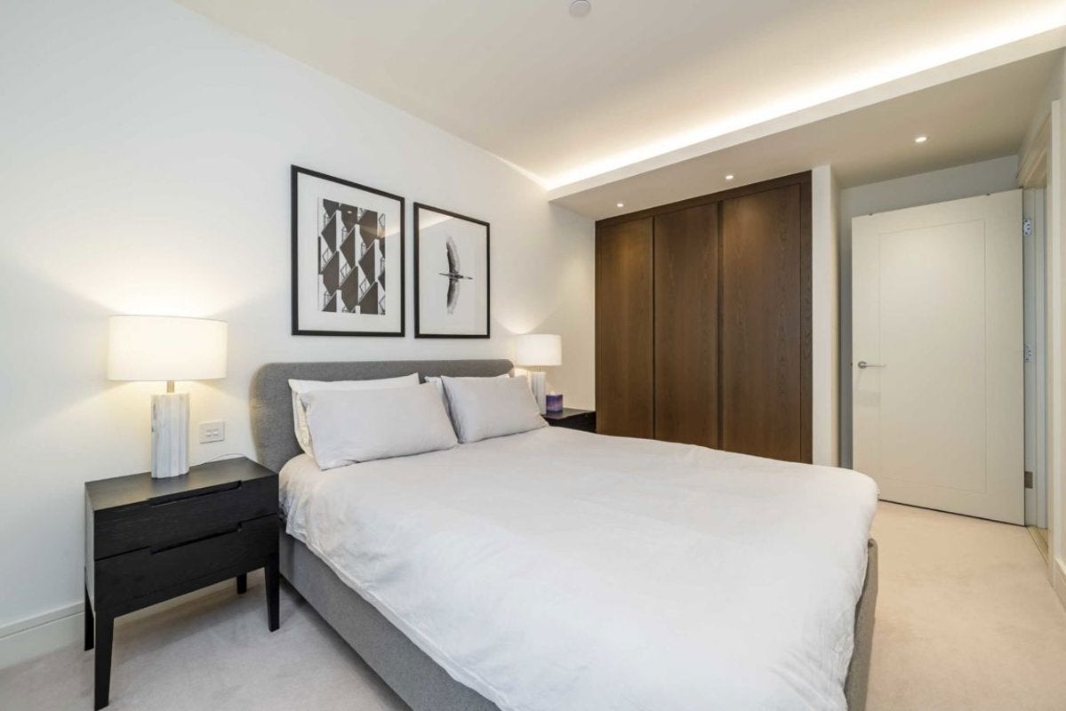 Flat Harbour Avenue in Greater London