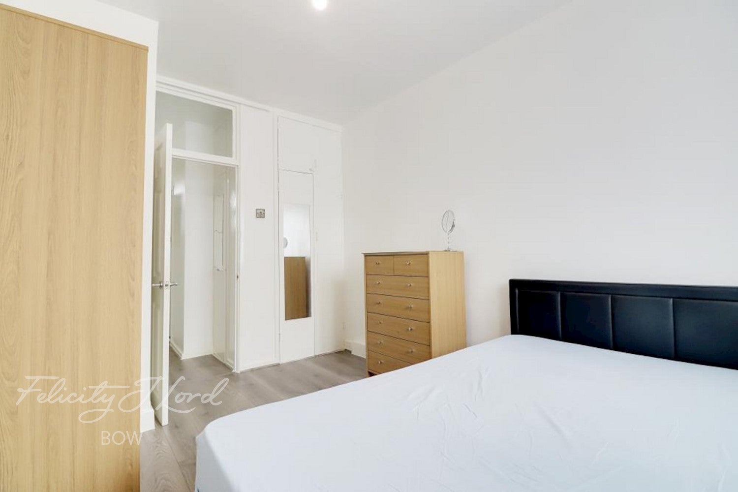 Flat Harford Street in Greater London
