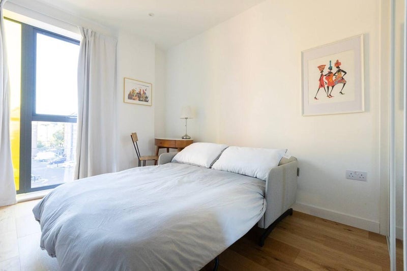Flat Waleorde Road in Greater London