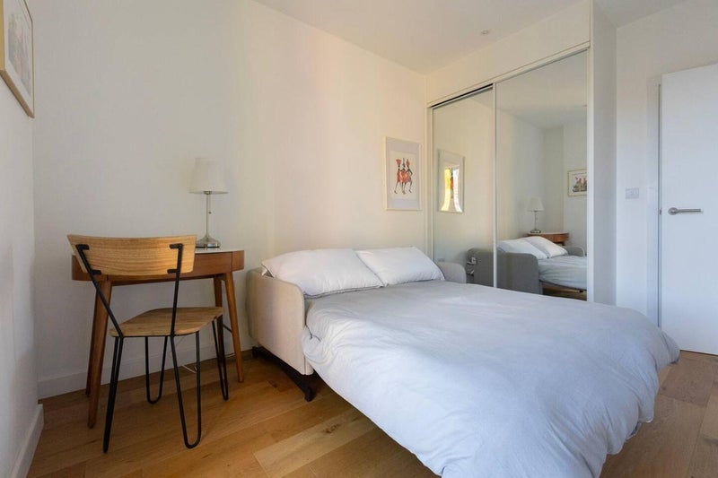 Flat Waleorde Road in Greater London