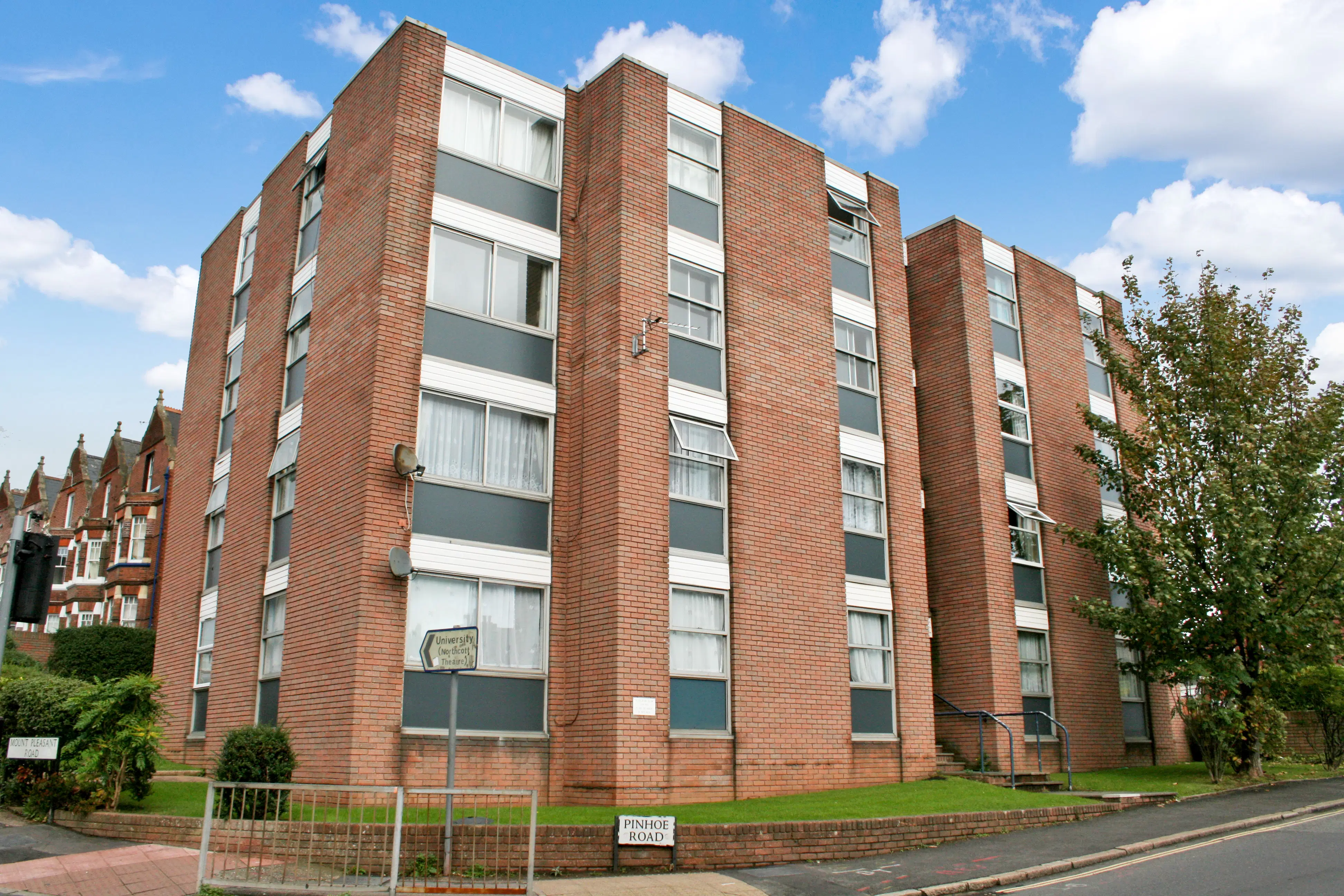 Flat Watermore Court in Exeter