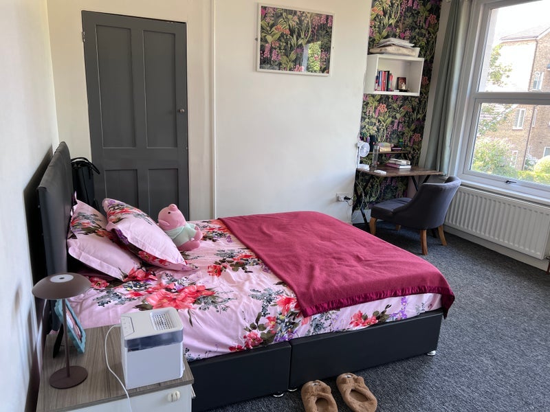 Room Denmark Road in Greater London