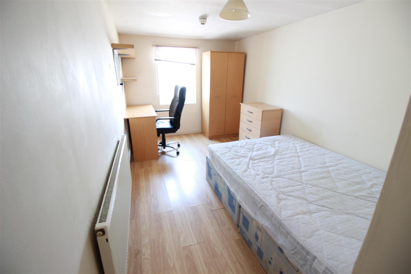 Room Barchester Close in Greater London