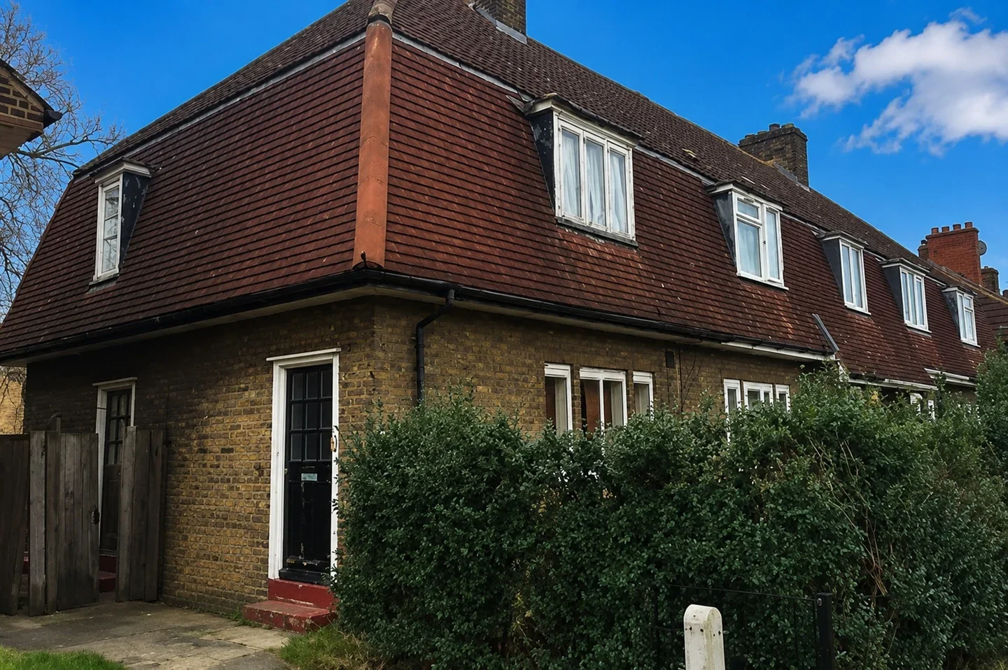 Flat Knapmill Road in Greater London