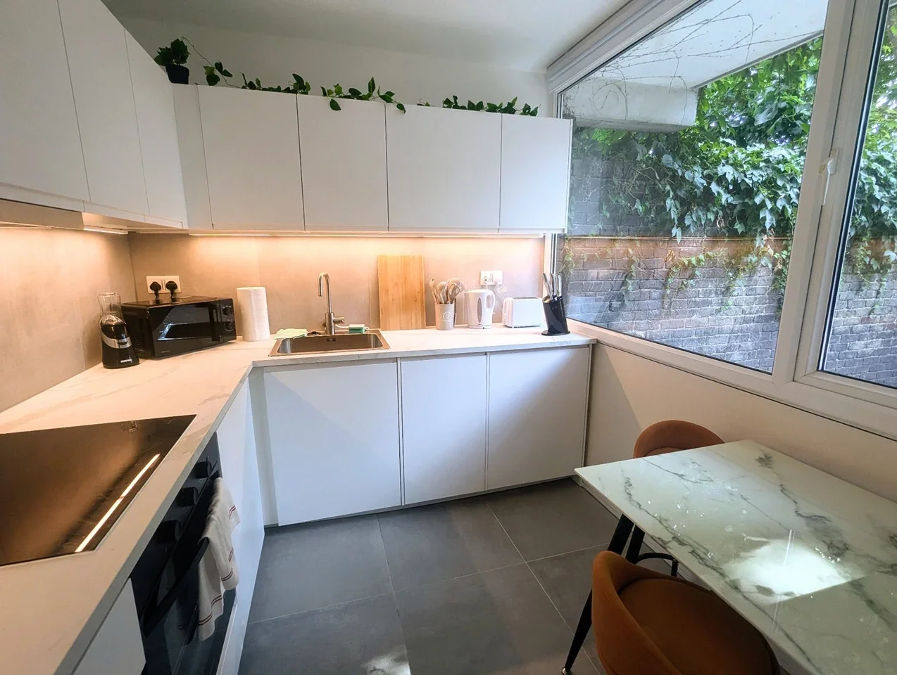 Flat Kirwyn Way in Greater London