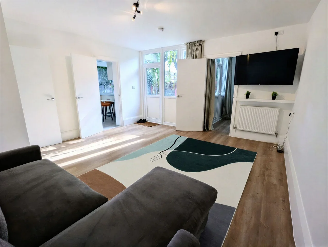 Flat Kirwyn Way in Greater London