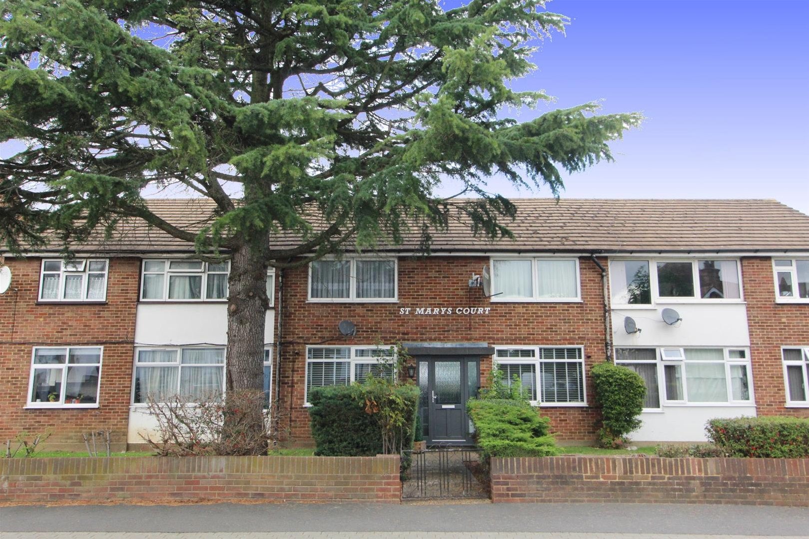 Flat Granville Road in Greater London