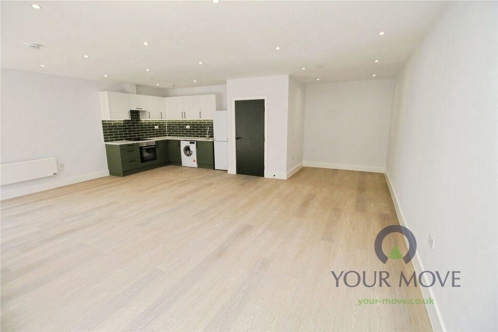 Flat Paradine Court in Bedford