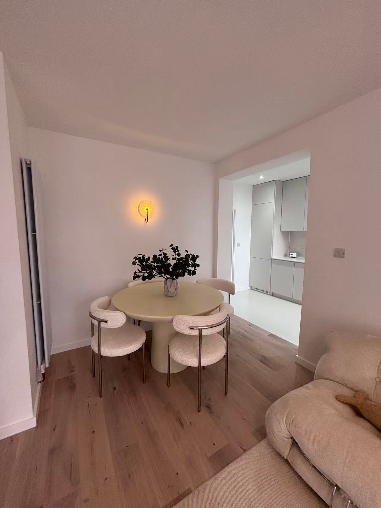 Flat Boston Road in Greater London