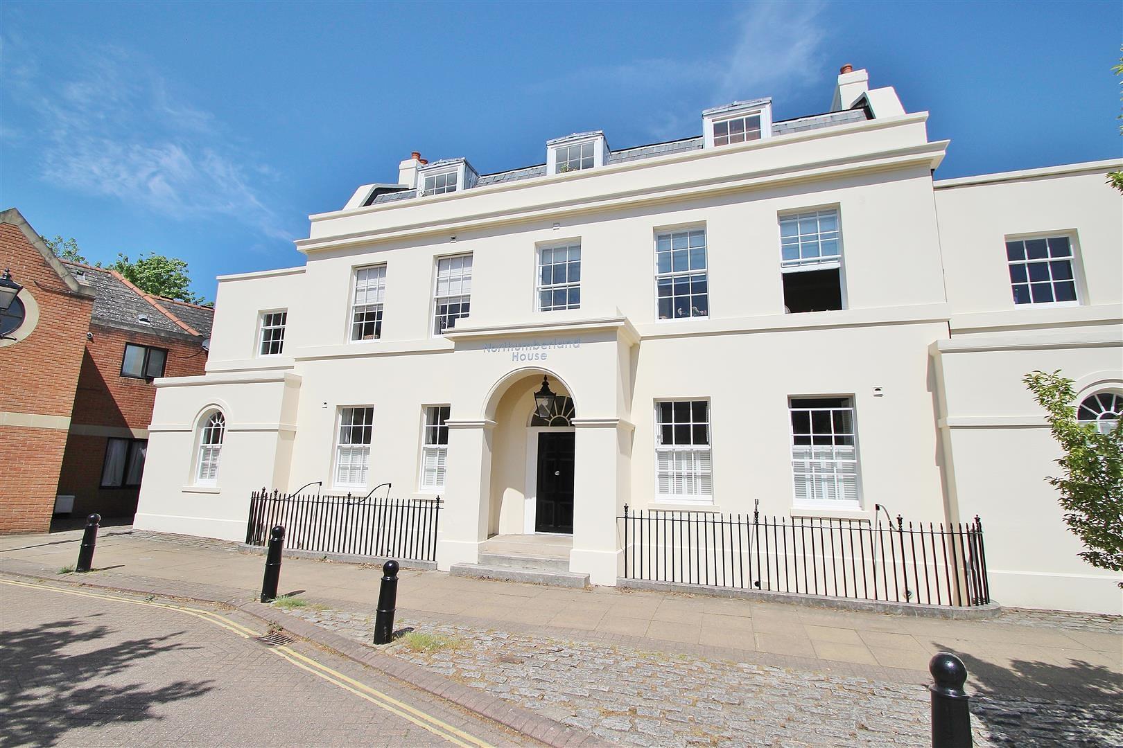 Flat Church Street in Greater London