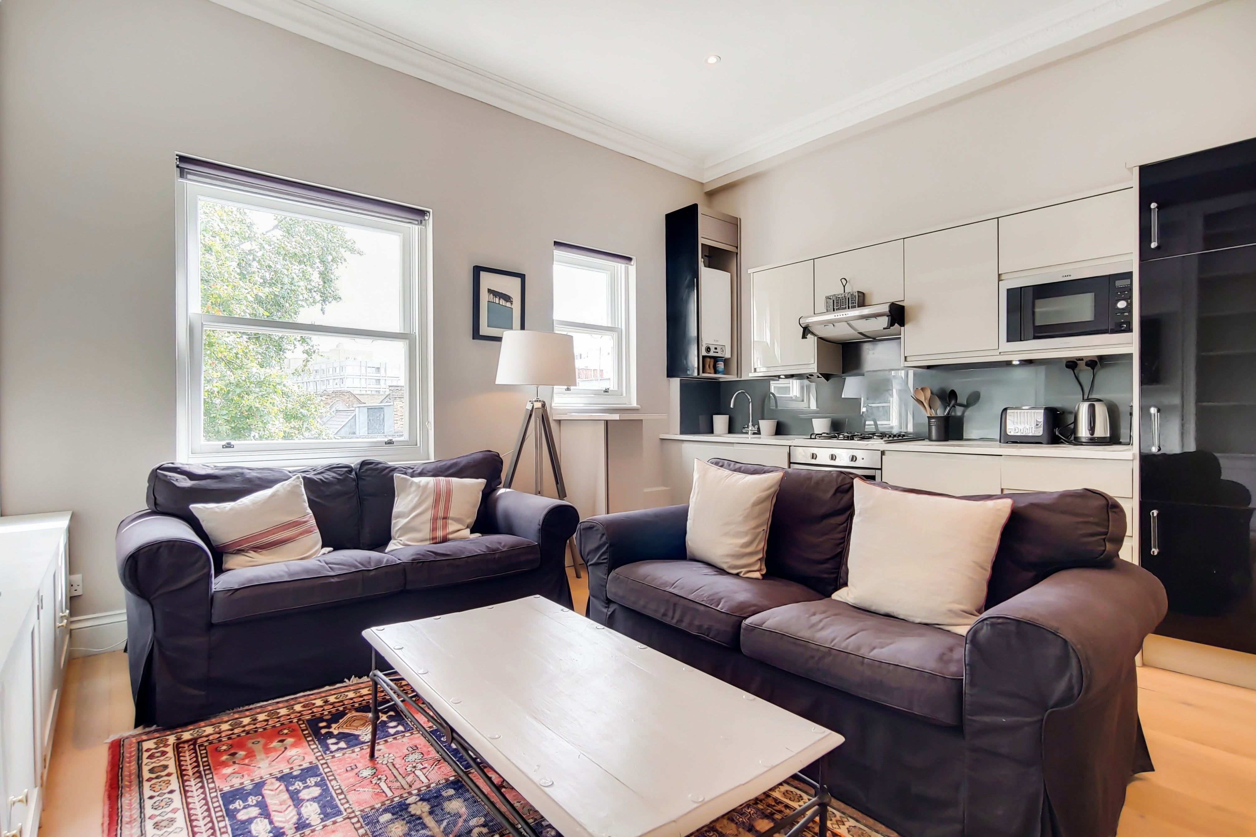 Flat Pembridge Gardens in Greater London