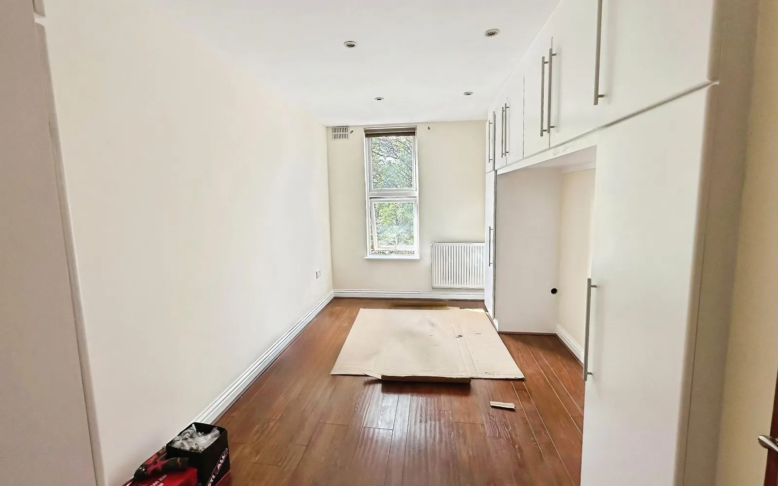 Flat Kenton Road in Greater London