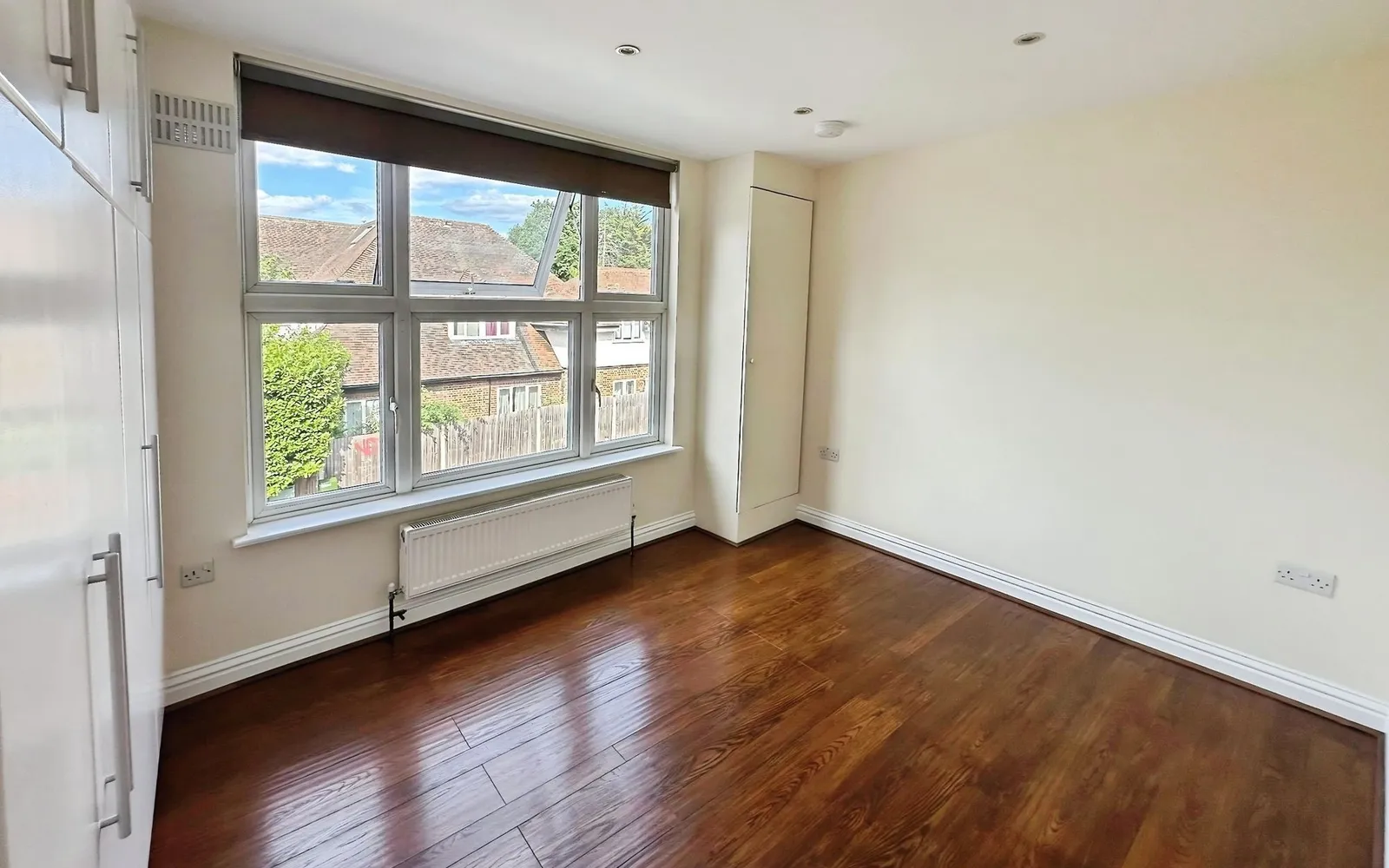Flat Kenton Road in Greater London