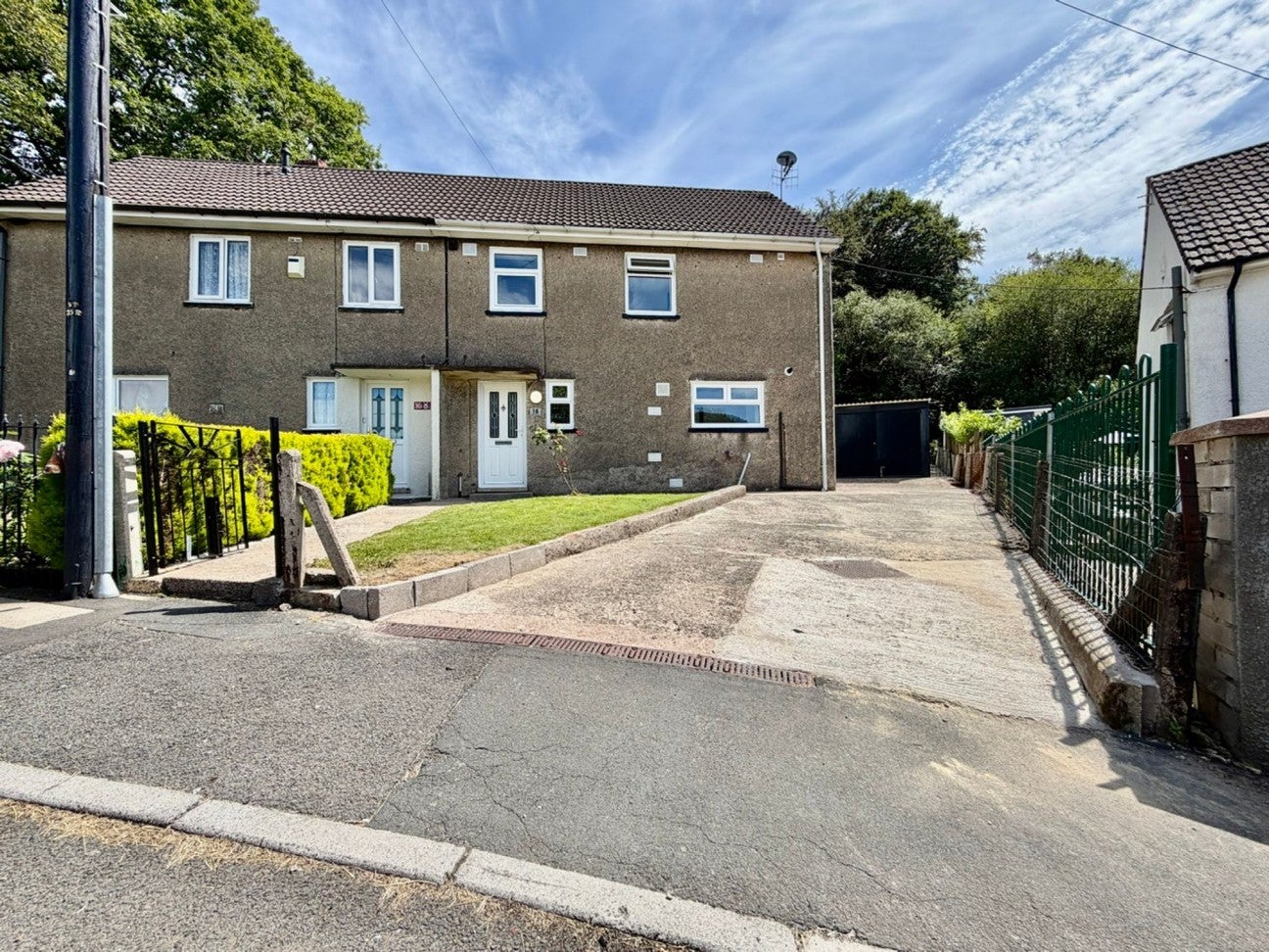 House Underwood Road in Croespen-maen