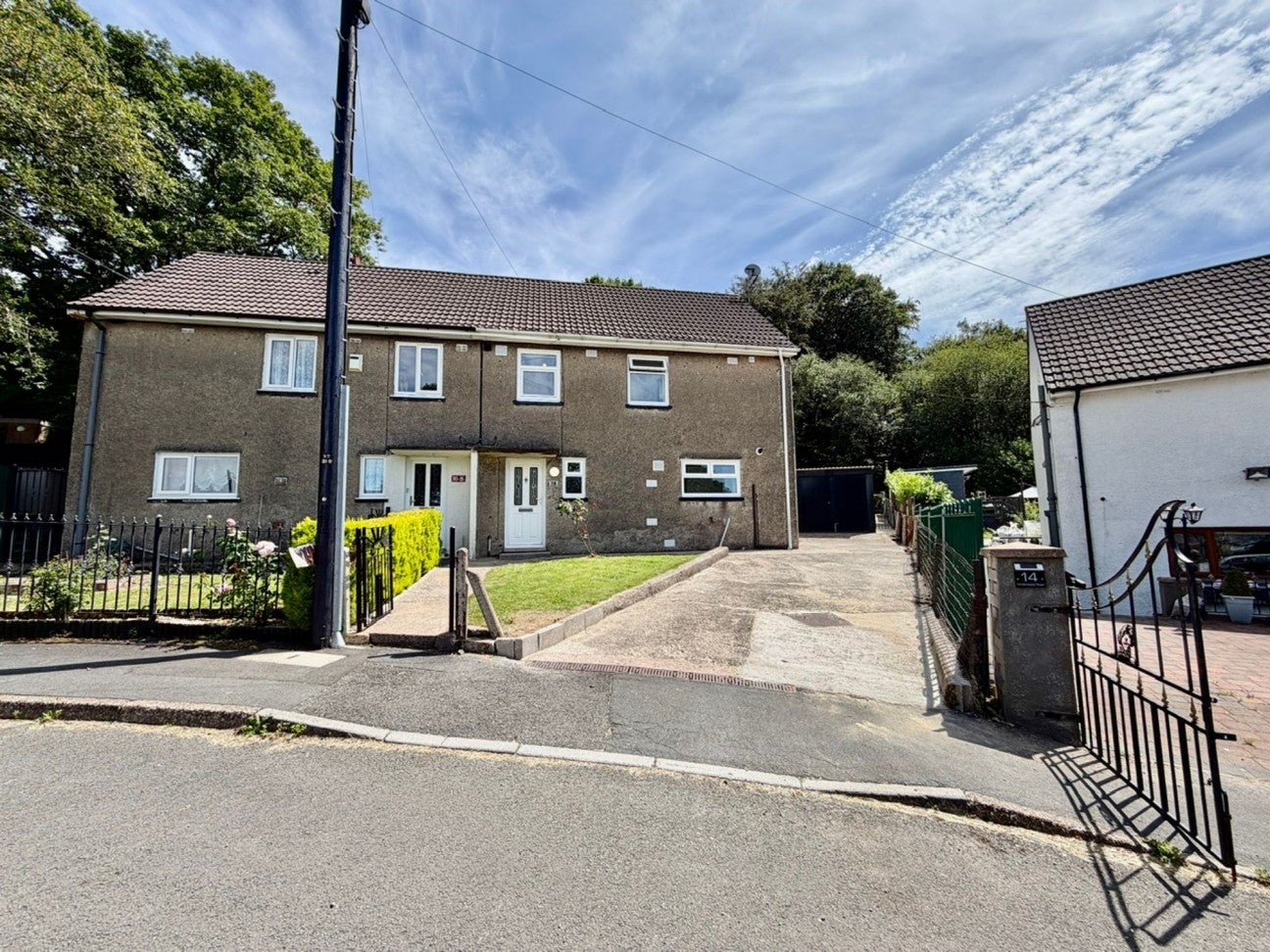 House Underwood Road in Croespen-maen