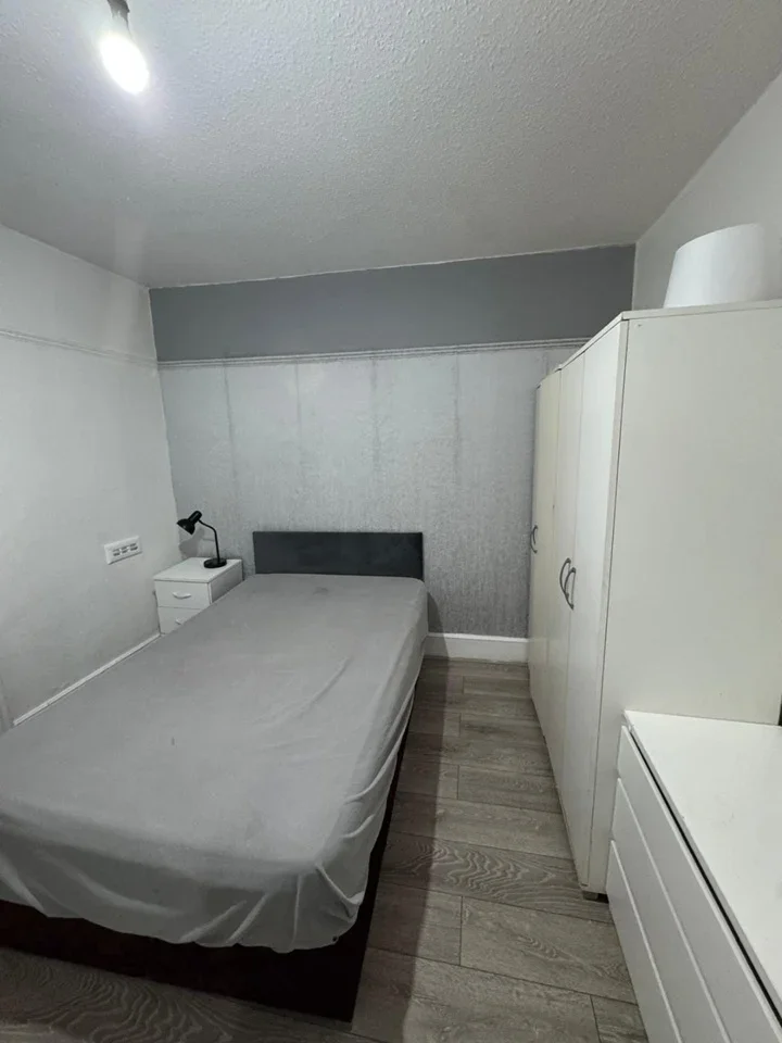 Room Finchley Road in Greater London