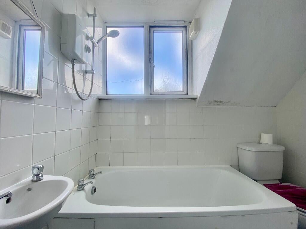 Flat Uxbridge Road in Greater London