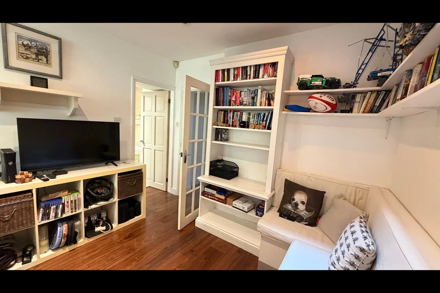 Flat Altenburg Gardens in Greater London