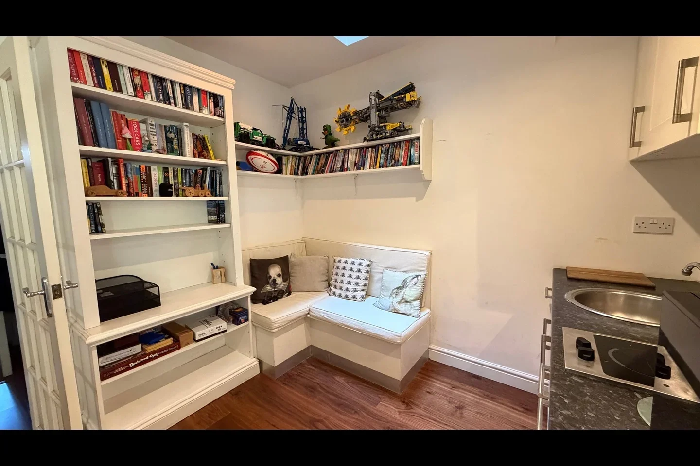 Flat Altenburg Gardens in Greater London