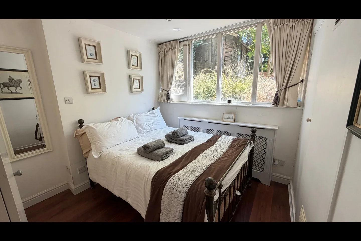 Flat Altenburg Gardens in Greater London