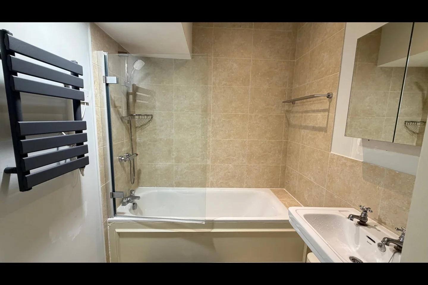 Flat Altenburg Gardens in Greater London