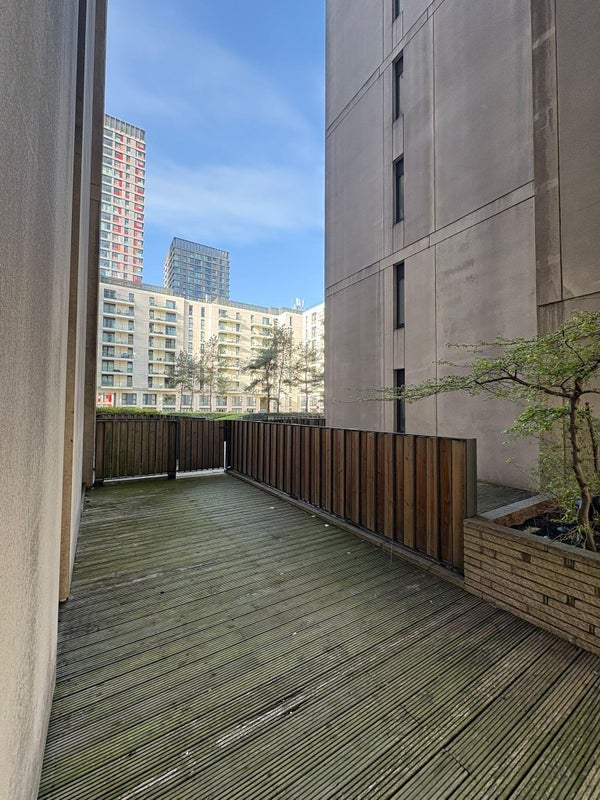 Room Glade Walk in Greater London