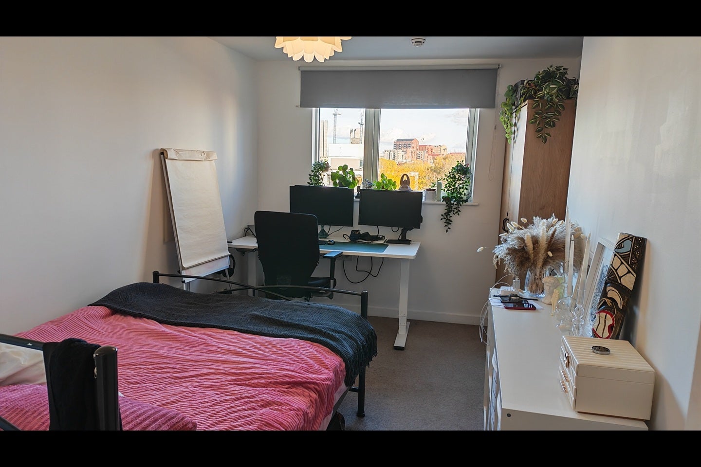 Flat Cordelia Street in Greater London
