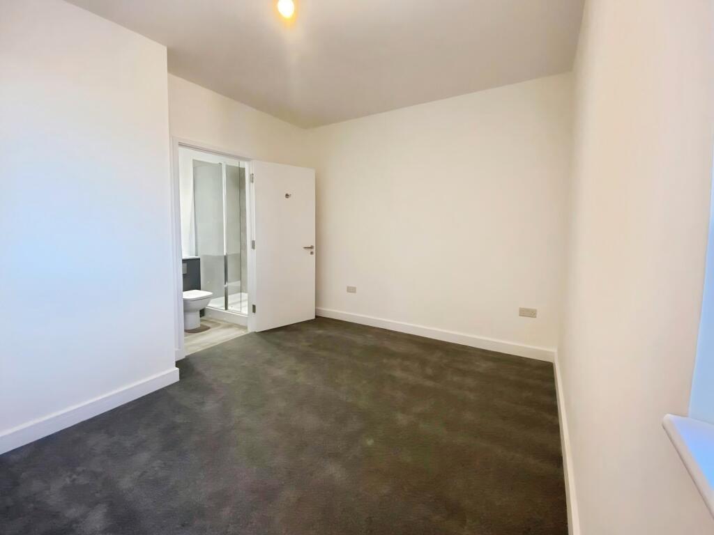 Flat Oundle Road in Peterborough
