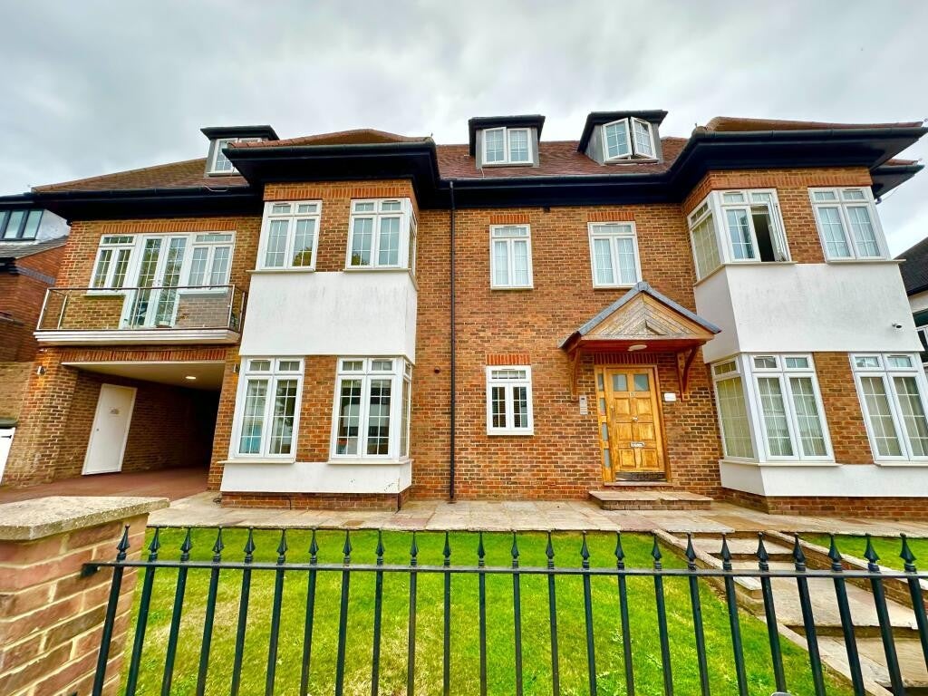 Flat Beechcroft Avenue in Greater London