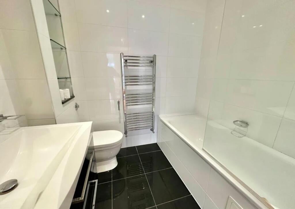Flat Beechcroft Avenue in Greater London