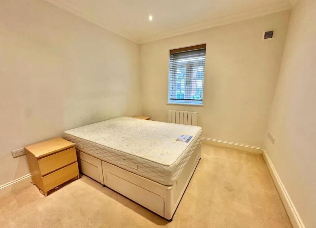 Flat Beechcroft Avenue in Greater London