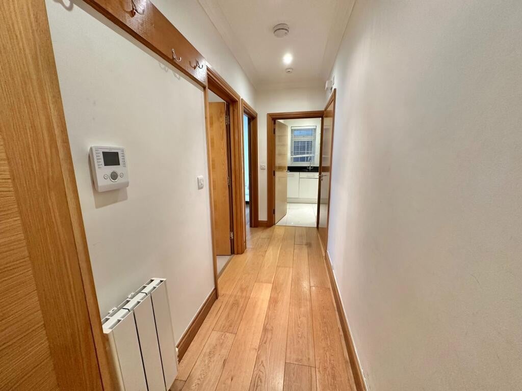 Flat Beechcroft Avenue in Greater London