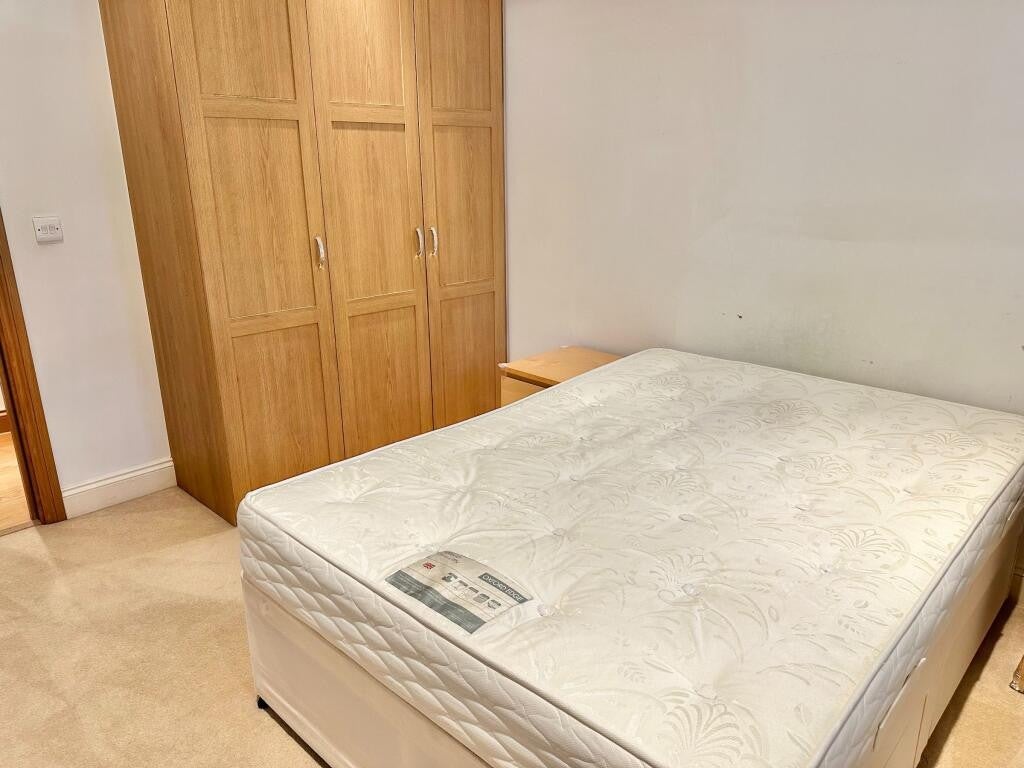 Flat Beechcroft Avenue in Greater London