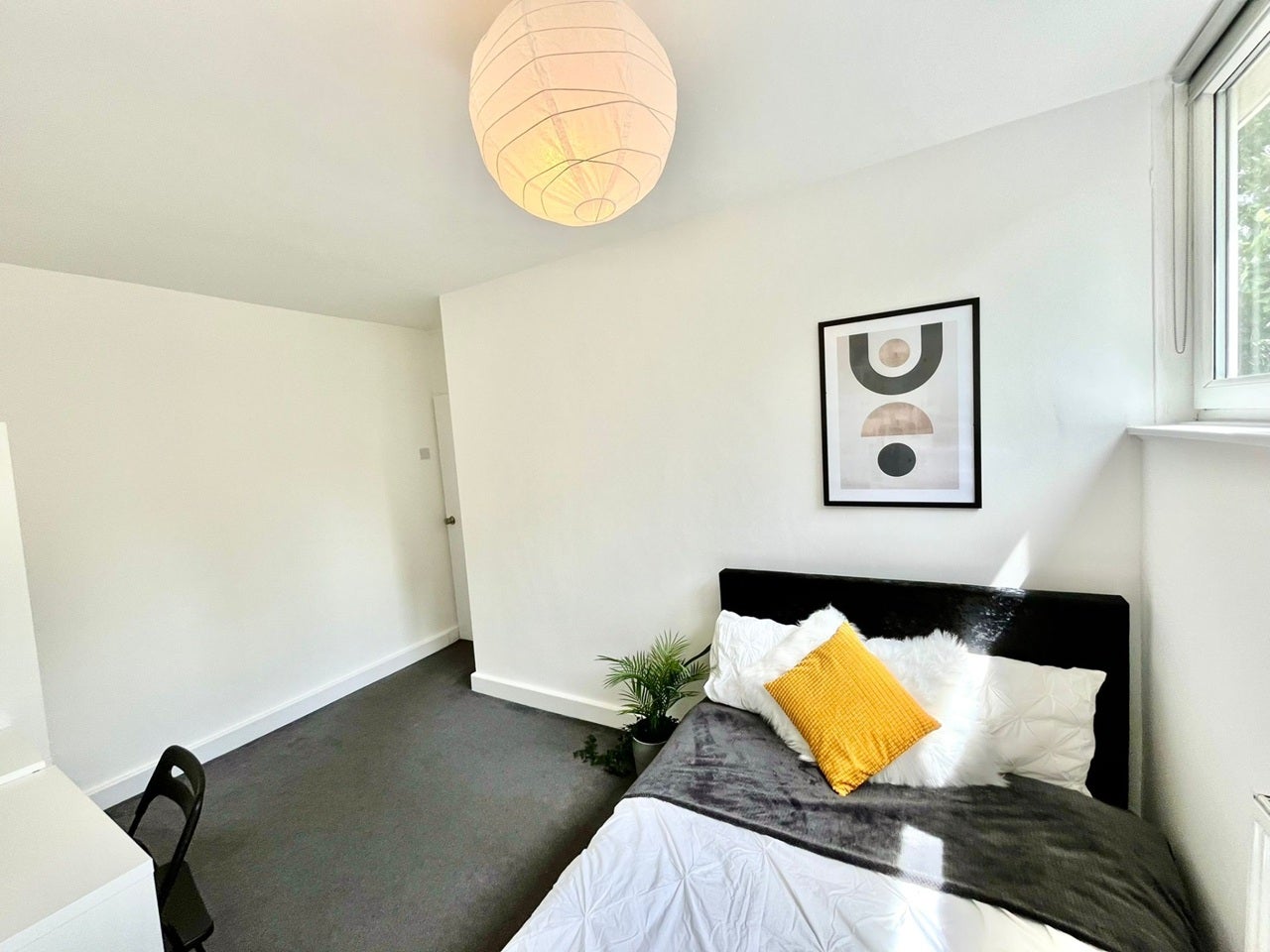 Room Buckland Street in Greater London