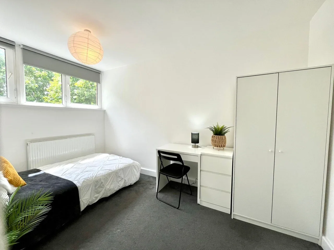 Room Buckland Street in Greater London