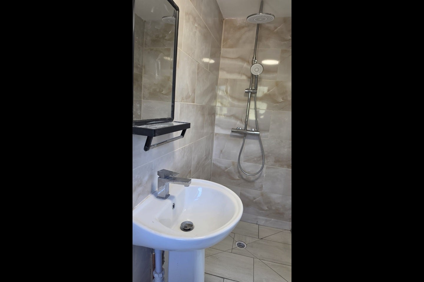Room Belgrave Road in Greater London