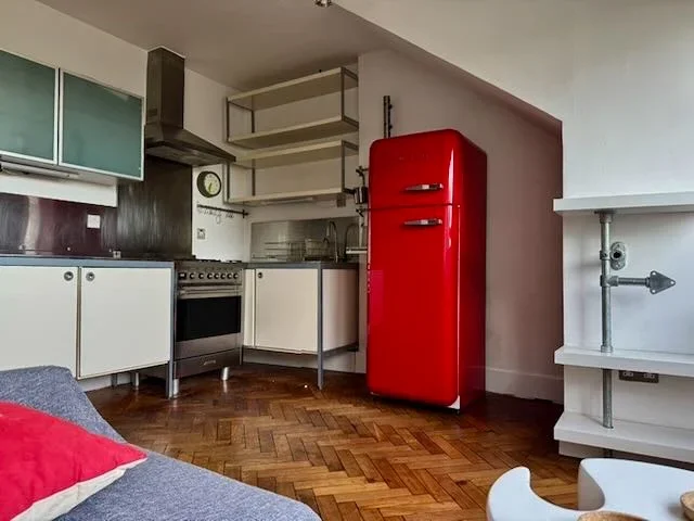 Flat Ivy Road in Greater London
