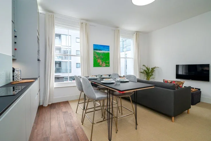 Flat Packington Street in Greater London