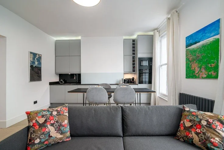 Flat Packington Street in Greater London