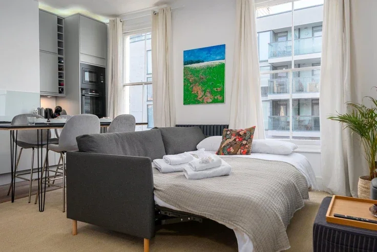 Flat Packington Street in Greater London