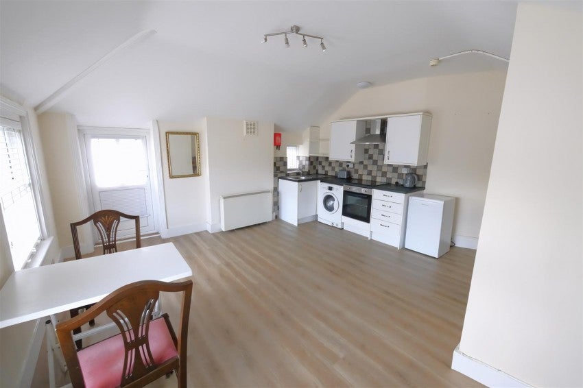 Flat Marine Parade in Worthing