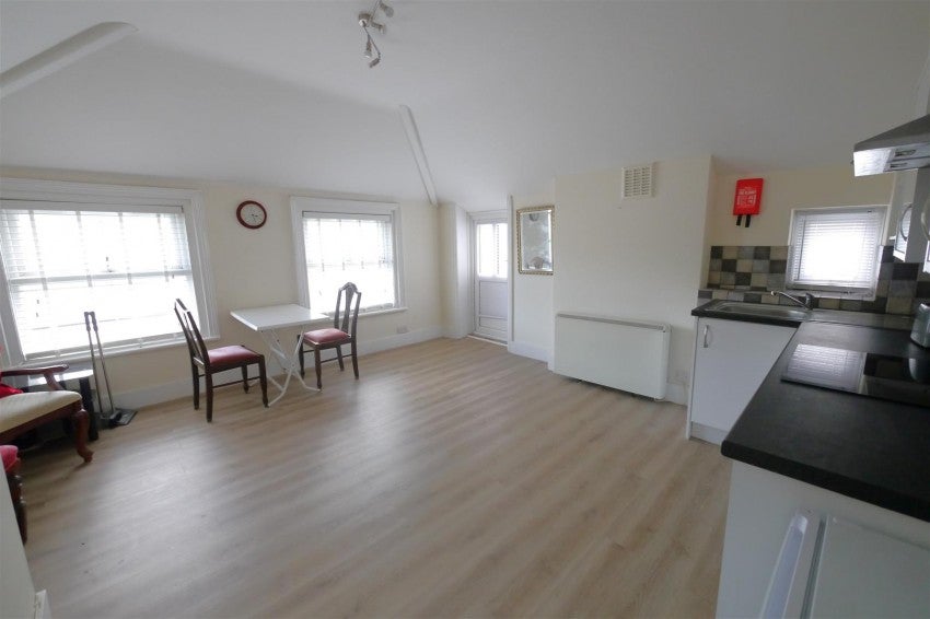 Flat Marine Parade in Worthing