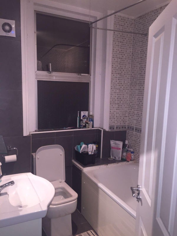Room South Parade in Greater London