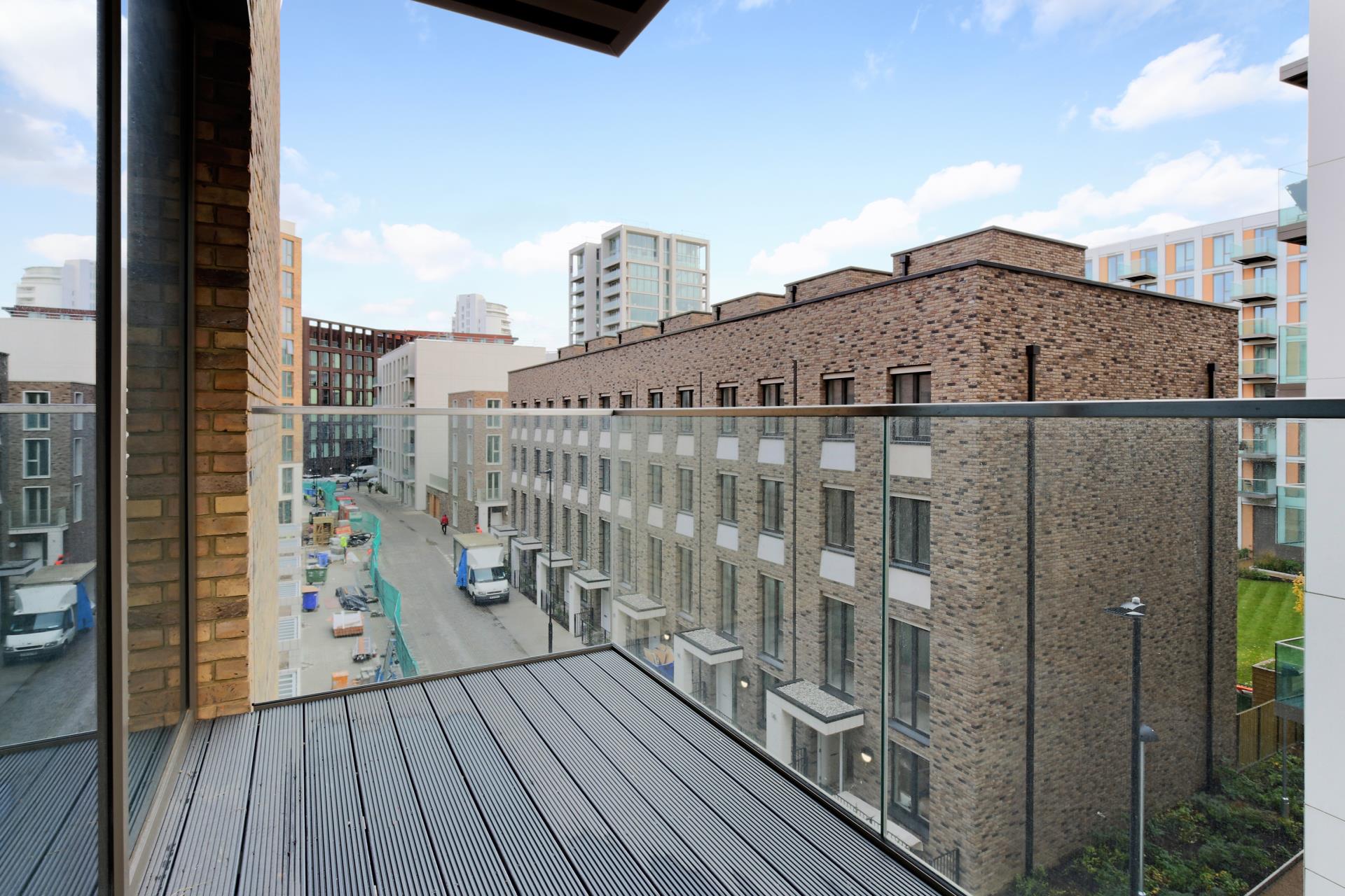 Flat Royal Crest Avenue in Greater London