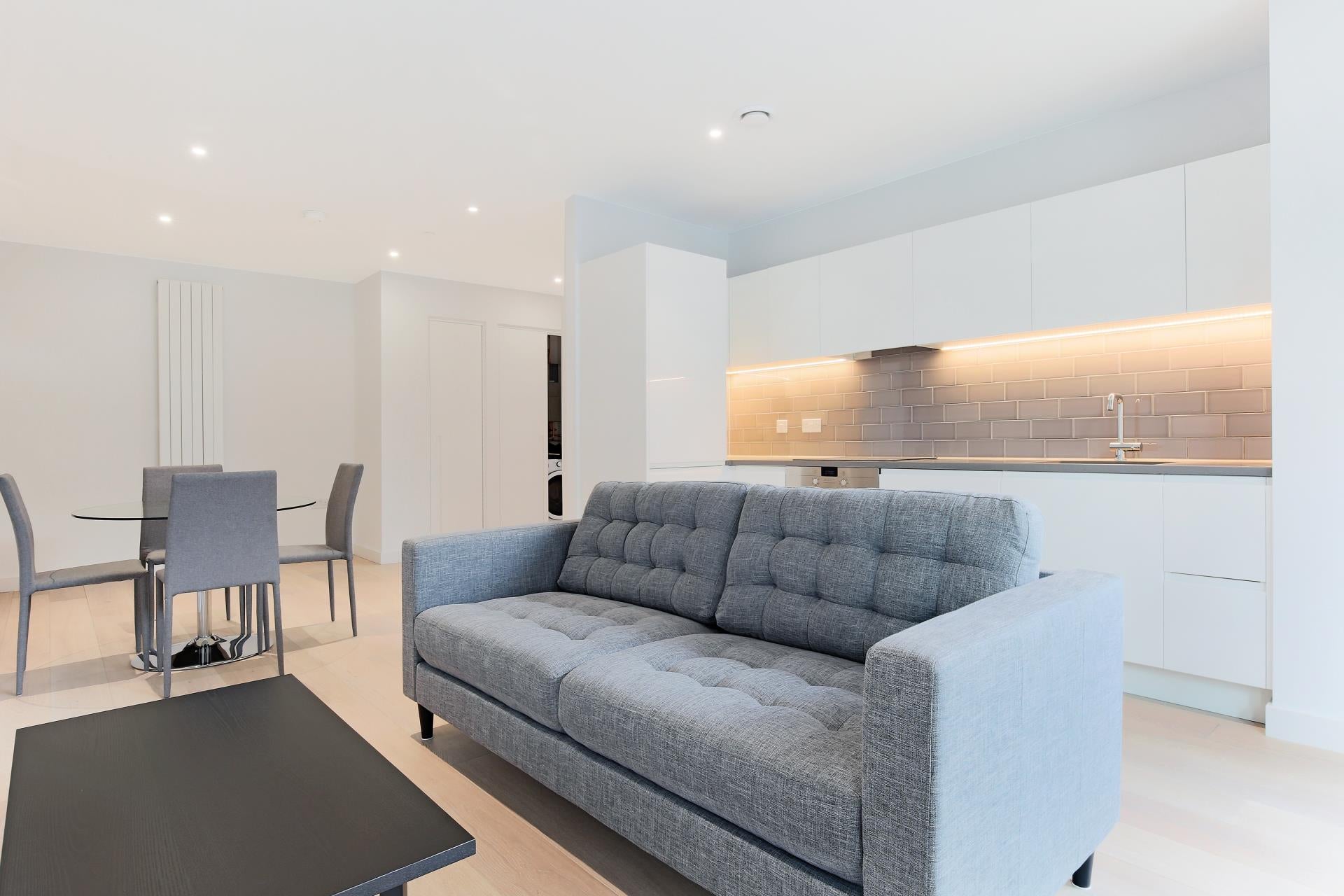 Flat Royal Crest Avenue in Greater London