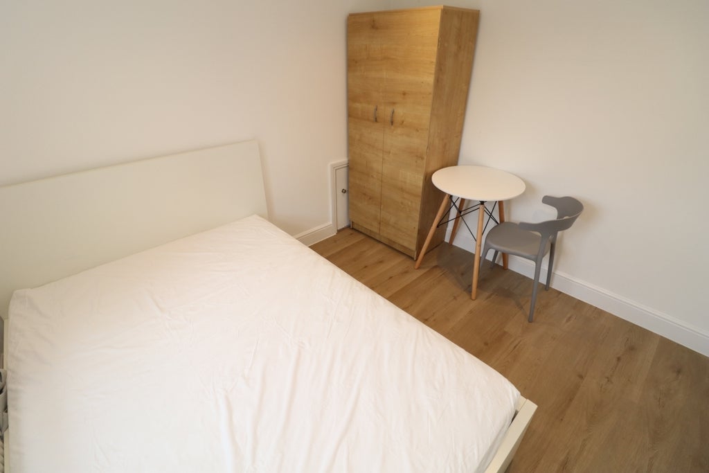 Room Globe Road in Greater London