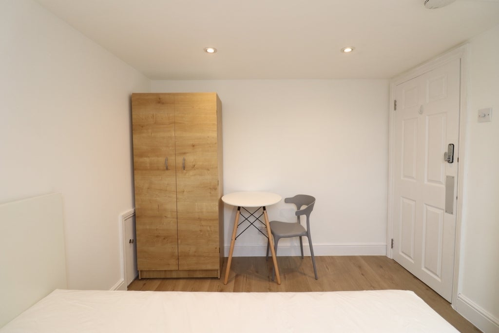 Room Globe Road in Greater London