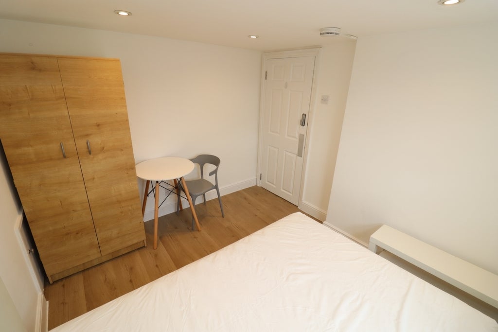 Room Globe Road in Greater London