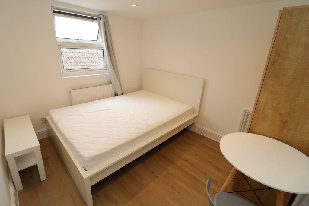 Room Globe Road in Greater London
